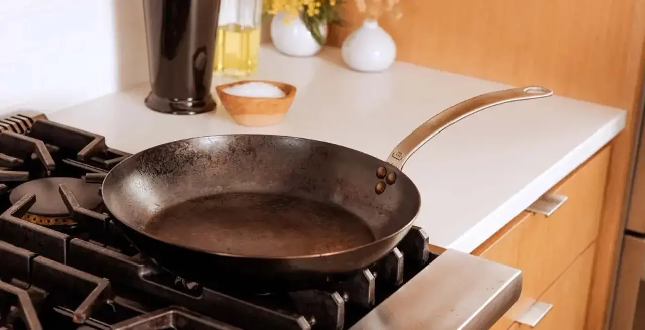 carbon steel frying pan